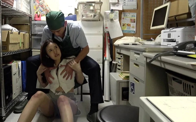 【あべ藍】万引き人妻の熟れた巨乳や肉尻を店長がおしおき生ハメ｜h_113spe00006