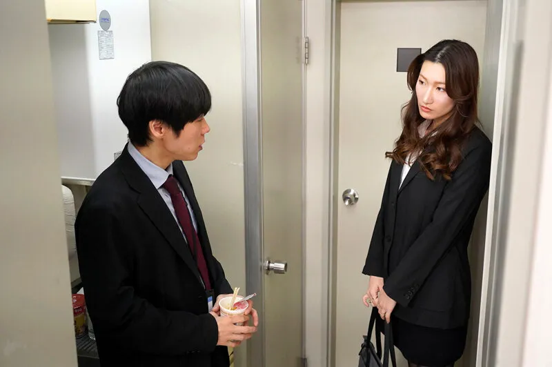 【小谷舞花】人妻上司と居残りオフィスで蒸れたアソコにヌルっと挿入｜ngod00280